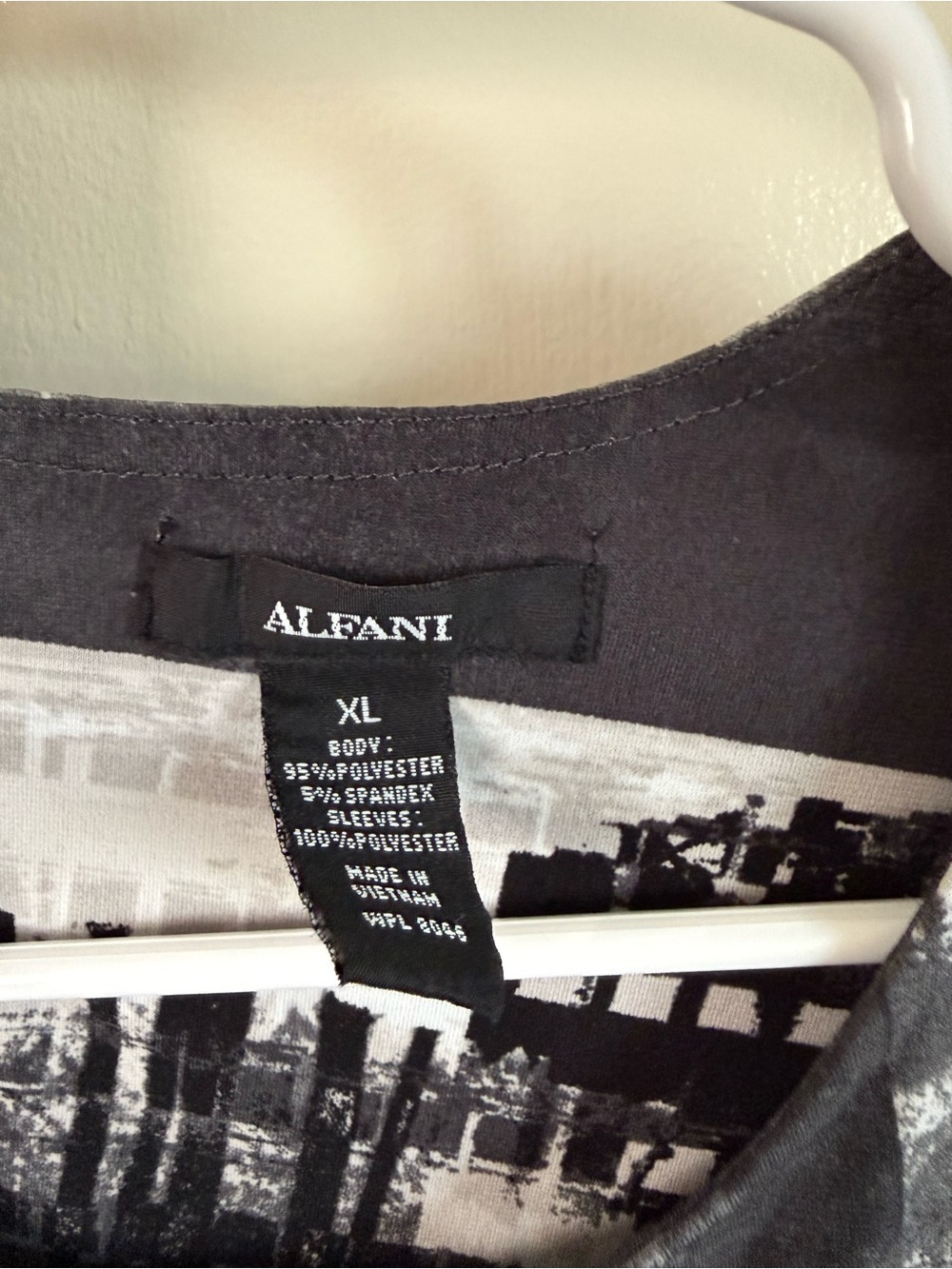Alfani Black and White Abstract Print Blouse - Picture 3 of 3